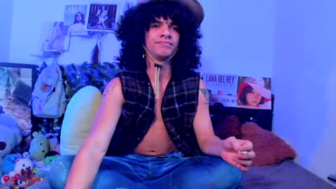 Steven independent model online show from 12, 12, 2024