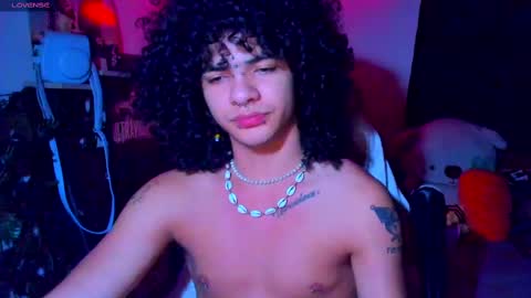 Steven independent model online show from 22, 2, 2025