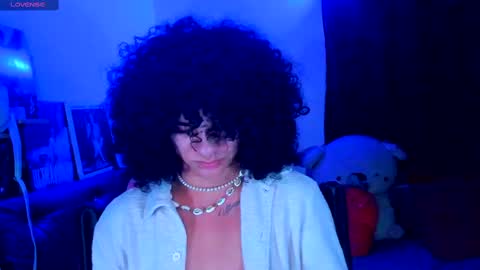 Steven independent model online show from 26, 2, 2025