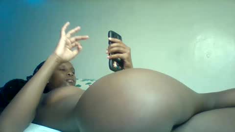 Snapshot of sweet_xtin12 chatting on 27, 9, 2025 Sexy petite online show from 27, 9, 2025