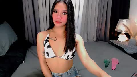 Snapshot of sweet_zoey12 chatting on 16, 10, 2025 bea takashi online show from 16, 10, 2025