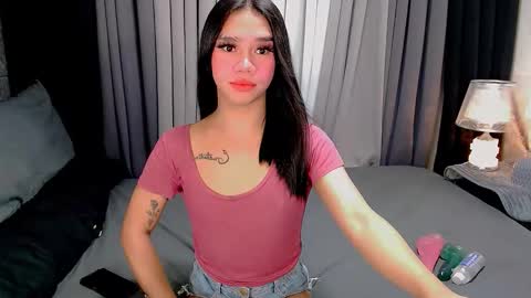 Snapshot of sweet_zoey12 chatting on 27, 10, 2025 bea takashi online show from 27, 10, 2025