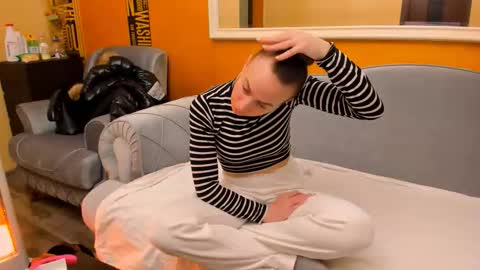 Snapshot of sweetale3 chatting on 17, 11, 2025 Ale online show from 17, 11, 2025