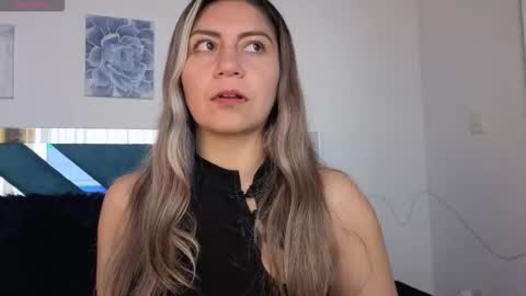 Snapshot of sweetblueberry_ chatting on 6, 10, 2025 Cinthia online show from 6, 10, 2025