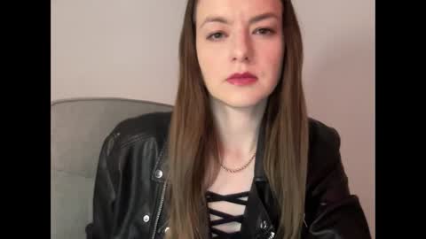 Snapshot of sweetbluebirds chatting on 14, 4, 2026 SweetBlueBirds online show from 14, 4, 2026