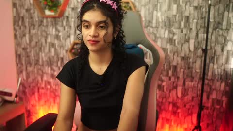 Salom independent model online show from 18, 4, 2026