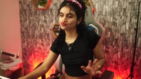 Salom independent model online show from 18, 4, 2026