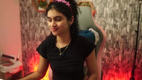 Salom independent model online show from 18, 4, 2026