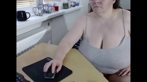 Sweetboobs85h online show from 12, 2, 2025