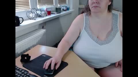 Sweetboobs85h online show from 22, 2, 2025