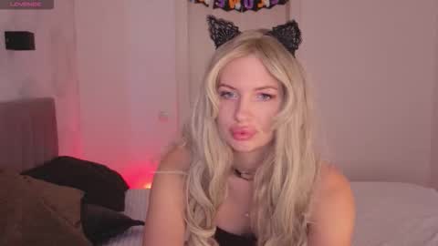 Snapshot of sweetcherryblonde chatting on 1, 11, 2025 Barbie online show from 1, 11, 2025
