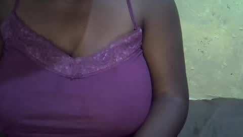 Snapshot of sweetdivah2 chatting on 3, 3, 2025 divinah online show from 3, 3, 2025