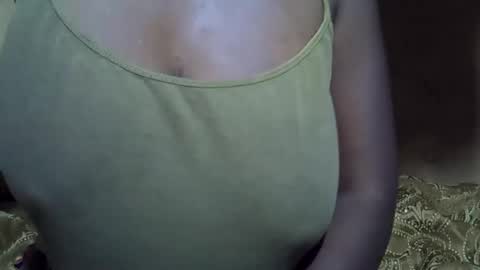 Snapshot of sweetdivah2 chatting on 1, 2, 2026 divinah online show from 1, 2, 2026