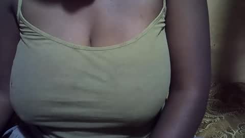 Snapshot of sweetdivah2 chatting on 29, 3, 2026 divinah online show from 29, 3, 2026