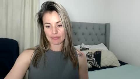 Snapshot of sweetfantasyy69 chatting on 27, 10, 2025 sweef online show from 27, 10, 2025