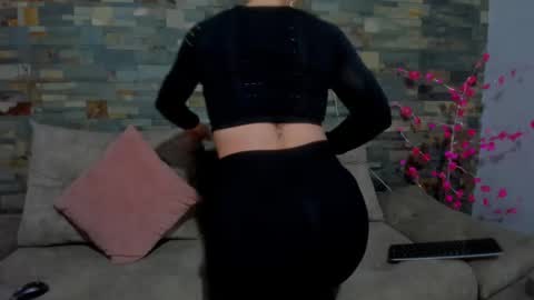 Snapshot of sweetfantasyy69 chatting on 12, 11, 2025 sweef online show from 12, 11, 2025