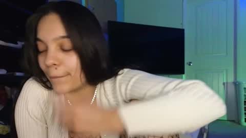 Snapshot of sweetieslikebutter chatting on 27, 11, 2025 Blu Sweets online show from 27, 11, 2025