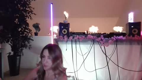 Snapshot of sweetjewlez chatting on 14, 11, 2025 sweetjewlez online show from 14, 11, 2025