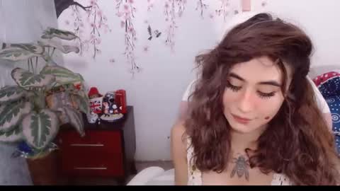 Snapshot of sweetkatik chatting on 28, 4, 2026 karen online show from 28, 4, 2026