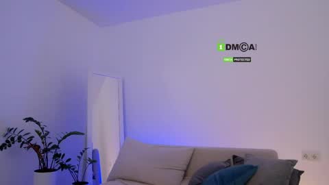 SweetKira1 online show from 18, 4, 2026