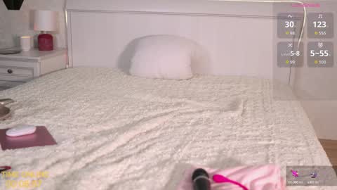 Snapshot of sweetkira555 chatting on 29, 9, 2025 Kira online show from 29, 9, 2025