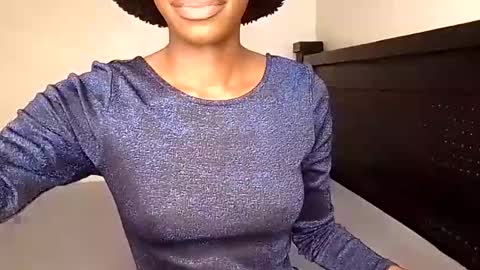Snapshot of sweetl__ chatting on 9, 12, 2024 Sweet Lisa online show from 9, 12, 2024