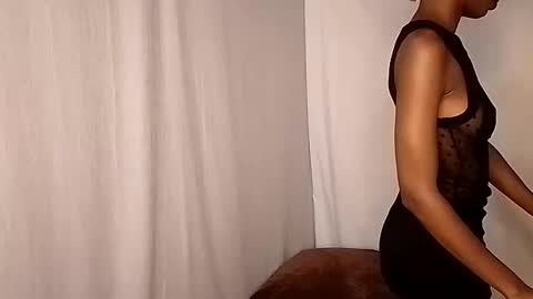 Snapshot of sweetl__ chatting on 12, 12, 2024 Sweet Lisa online show from 12, 12, 2024