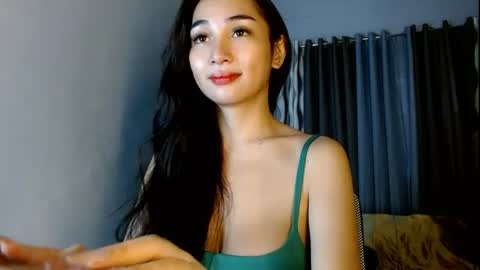 Snapshot of sweetlilly_18 chatting on 19, 7, 2026 Lilly online show from 19, 7, 2026