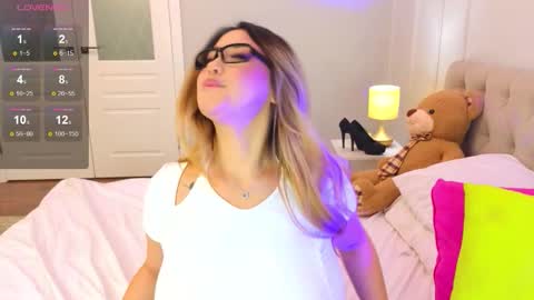 Snapshot of sweetmelon_ chatting on 17, 10, 2025 Daniella online show from 17, 10, 2025