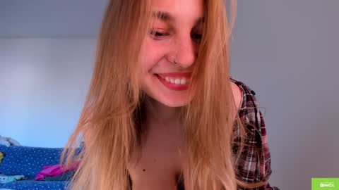 Snapshot of sweetmila1 chatting on 30, 10, 2025 Mila online show from 30, 10, 2025