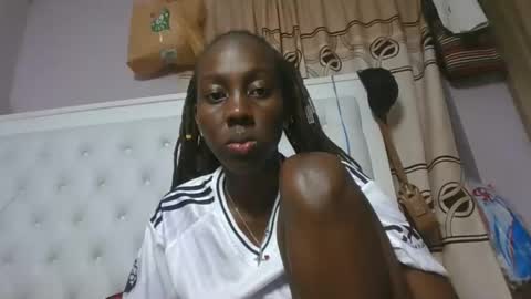 Snapshot of sweetnovah chatting on 18, 5, 2026 Novah girlie online show from 18, 5, 2026