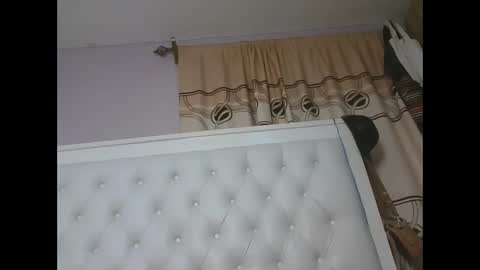 Snapshot of sweetnovah chatting on 19, 5, 2026 Novah girlie online show from 19, 5, 2026