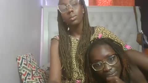 Snapshot of sweetnovah chatting on 25, 5, 2026 Novah girlie online show from 25, 5, 2026