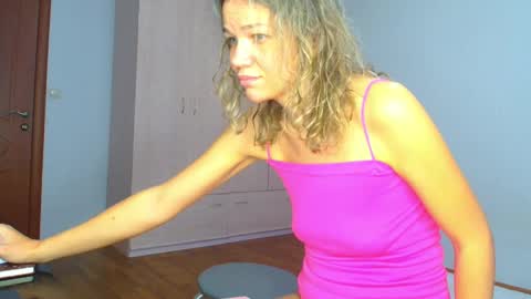 Snapshot of sweetpairfun chatting on 14, 10, 2025 Veronica and Alex online show from 14, 10, 2025