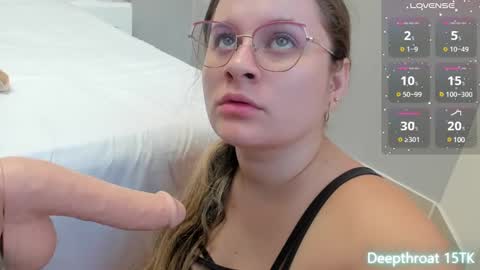 Snapshot of sweetpervert__ chatting on 2, 12, 2024 MIA online show from 2, 12, 2024