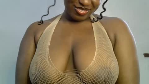 Snapshot of sweetpetitgirl chatting on 25, 4, 2026 LILY BRANDY online show from 25, 4, 2026