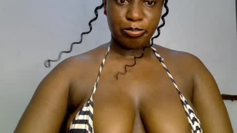 Snapshot of sweetpetitgirl chatting on 27, 4, 2026 LILY BRANDY online show from 27, 4, 2026