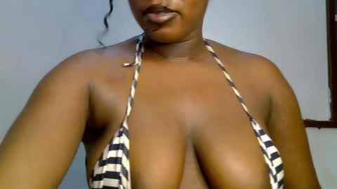 Snapshot of sweetpetitgirl chatting on 28, 4, 2026 LILY BRANDY online show from 28, 4, 2026