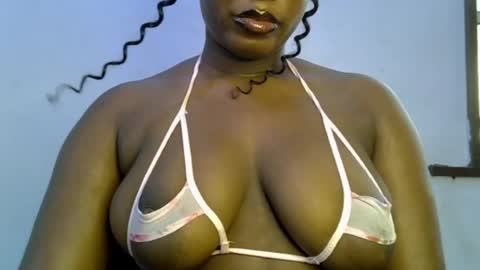 Snapshot of sweetpetitgirl chatting on 30, 4, 2026 LILY BRANDY online show from 30, 4, 2026