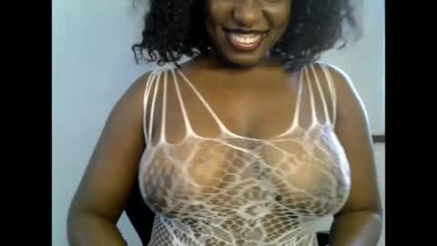 Snapshot of sweetpetitgirl chatting on 10, 5, 2026 LILY BRANDY online show from 10, 5, 2026