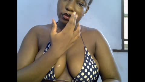 Snapshot of sweetpetitgirl chatting on 16, 5, 2026 LILY BRANDY online show from 16, 5, 2026