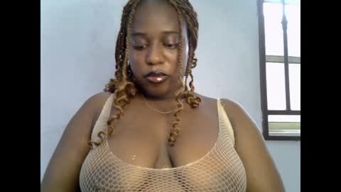 Snapshot of sweetpetitgirl chatting on 18, 5, 2026 LILY BRANDY online show from 18, 5, 2026