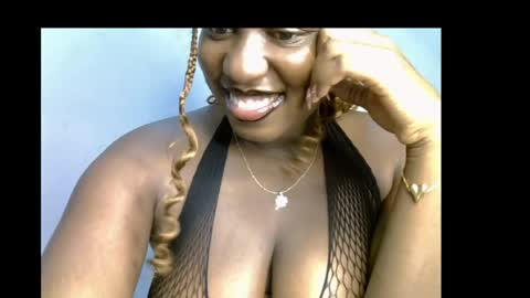 Snapshot of sweetpetitgirl chatting on 20, 5, 2026 LILY BRANDY online show from 20, 5, 2026