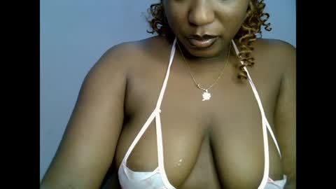Snapshot of sweetpetitgirl chatting on 22, 5, 2026 LILY BRANDY online show from 22, 5, 2026