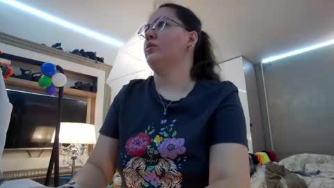 SweetRaisa online show from 5, 3, 2025