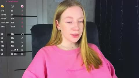 Snapshot of sweett_blondee chatting on 18, 12, 2024 Sky online show from 18, 12, 2024