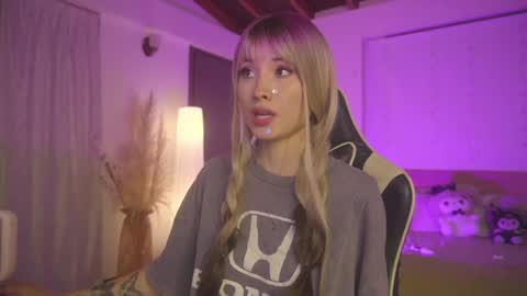 Cat independent model  online show from 5, 3, 2025