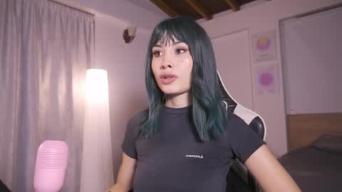 Cat independent model  online show from 1, 10, 2025