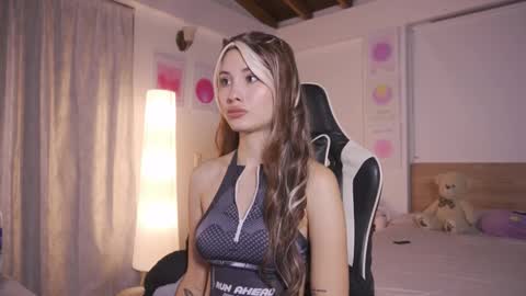 Cat independent model  online show from 28, 11, 2025