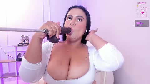 Snapshot of sweett_katty_ chatting on 24, 10, 2025 1430 - 22-00 online show from 24, 10, 2025